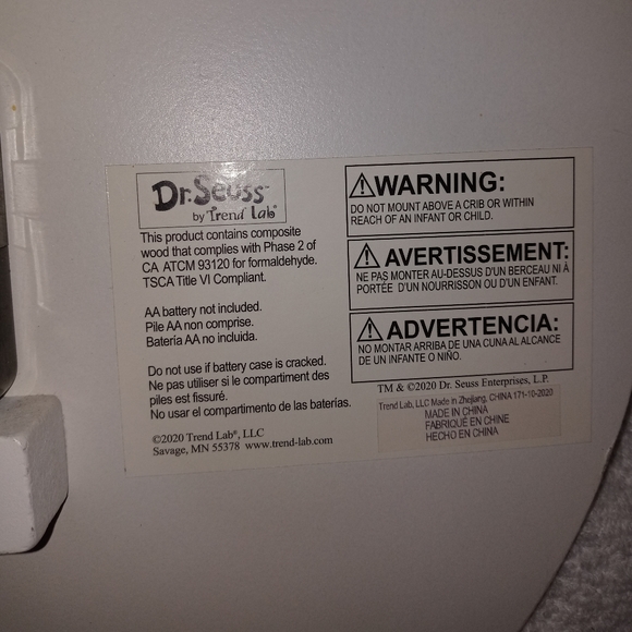 Dr. Suess Cat in the Hat Round Wall Clock Size 11x11 - Picture 5 of 7